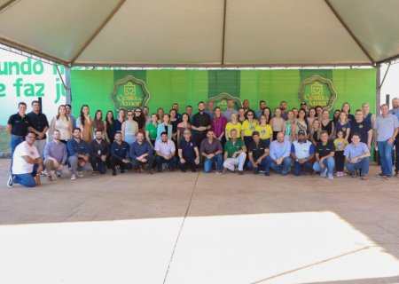 Sicredi Centro-Sul MS/BA realiza entrega simbólica da Cesta de Amor 2025