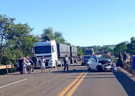 Colisão entre veículos na BR-163 deixa 1 morto e dezenas de feridos em Nova Alvorada do Sul