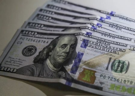 Dólar cai e fecha a R$ 5,20, menor patamar em quase dois anos; Bolsa bate novo recorde