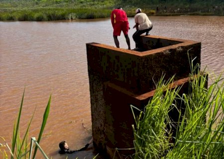 Estudante de 14 anos morre após dar salto mortal de estrutura de concreto em represa de MS