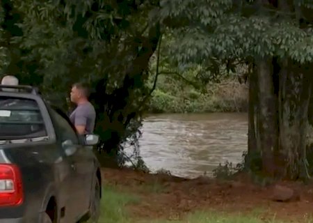 Bombeiros fazem buscas por bebê recém-nascido que desapareceu em rio em SP