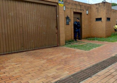 Ex-prefeito de Campo Grande se apresenta à polícia após matar homem; Alcides Bernal diz que vítima invadiu casa em MS