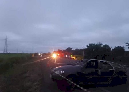 Motorista morre após ser arremessado de veículo e atropelado por caminhão