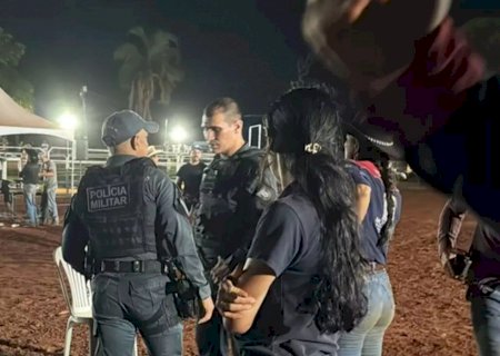 Veterinário é preso por esfaquear zootecnista durante prova de cavalos