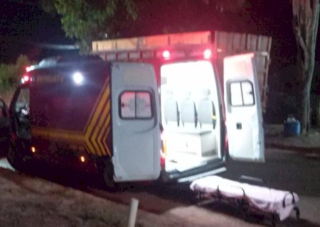 Ivinhema - Homem é esfaqueado no bairro Piravevê e socorrido pelo Corpo de Bombeiros