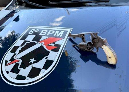 Polícia Militar apreende arma de fogo e cumpre mandados judiciais em Nova Andradina