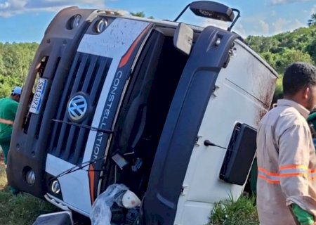 Dois acidentes envolvendo caminhões MS -112