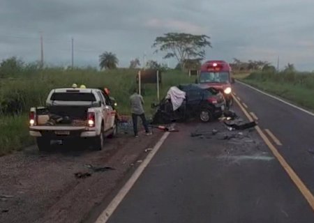 Ivinhema - Acidente entre carro e carreta na BR - 376 deixou uma vítima fatal