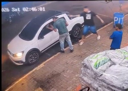 Homem é morto a tiros em frente a conveniência em Naviraí; suspeito é identificado