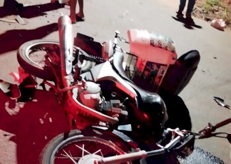 Ivinhema- Acidente envolvendo um carro e moto na Av Brasil deixou uma vítima com ferimentos graves