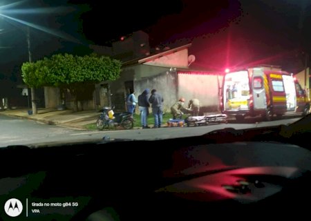 Ivinhema - Acidente entre duas motos deixa uma mulher ferida na bairro Solar do Vale