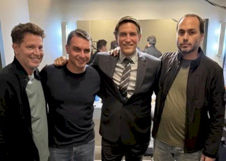 Onde foi parar os 61 milhões - Produtor de obra sobre Bolsonaro, Mario Frias afirma que Flávio 'não tem qualquer sociedade no filme'