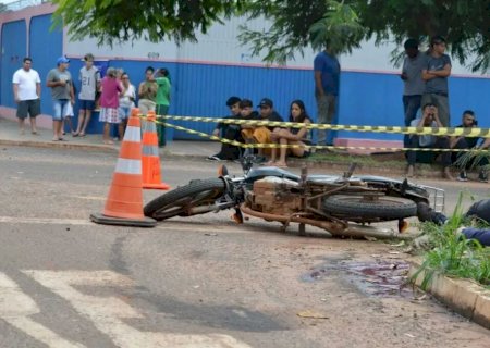 Motociclista morre após sofrer rompimento craniano, após acidente entre moto e caminhonete