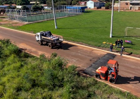 Secretaria de obras está realizando operação tapa buracos no Distrito de Amandina
