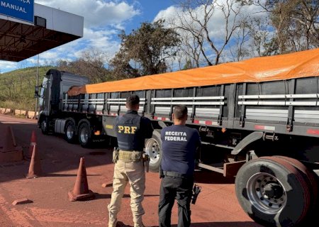 PRF e Receita Federal apreendem 19,2 mil litros de insumos para refino de cocaína