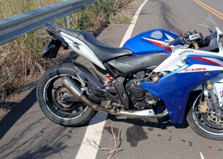 Homem morre após bater moto de alta cilindrada em proteção de estrada
