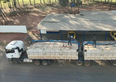 Polícia Militar Rodoviária apreendeu uma carreta carregada com cerca de 40 mil pacotes de cigarros durante fiscalização na MS-164