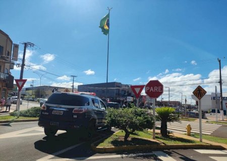 Ivinhema: Mulher ameaça Polícia Militar com faca em cumprimento a uma ordem judicial