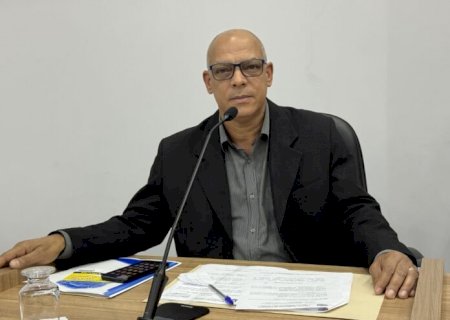 Claudião do Raio X solicita construção de quebra-molas na rua Fukuhara Tomofumi em Amandina, limpeza e patrolamento nas ruas não pavimentadas do Distrito e patrolamento e melhorias nas estradas rurais da Vila Alice, Faz. São Luiz até o Distrito de Amandin