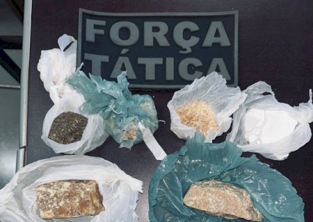 Ivinhema: Homem é preso pela Força Tática e Rádio Patrulha com drogas no bairro Piraveve