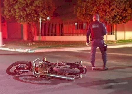 Acidente entre motocicleta e carro deixa uma pessoa ferida em Ivinhema