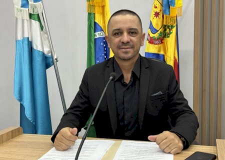 Vagner Policia solicita praça pública com construção de quadra de areia, campo de futebol suíço e parquinho infantil em residencial e implantação de loteamento urbano