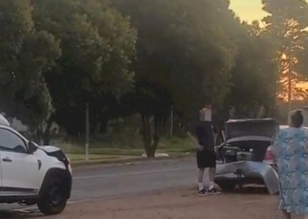 Ivinhema: Colisão traseira na BR-376, em Amandina, deixa danos materiais