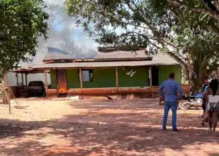 Dois corpos são encontrados após incêndio em casa de Itaquiraí