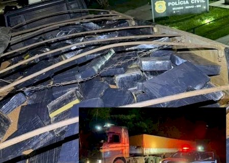 Polícia Civil de Mundo aprende carreta carregada com quase duas toneladas de maconha